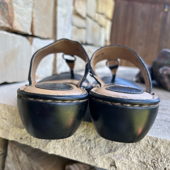 BOC Born black leather thong t strap sandal Sz-7M. C - Picture 5 of 11
